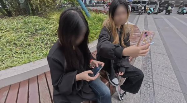 Kaiyun(中国大陆)开云·体育官方网站 国内“崩老翁”成产业链？有东谈主假扮年青女孩讨钱，伶仃中年男主动求崩？