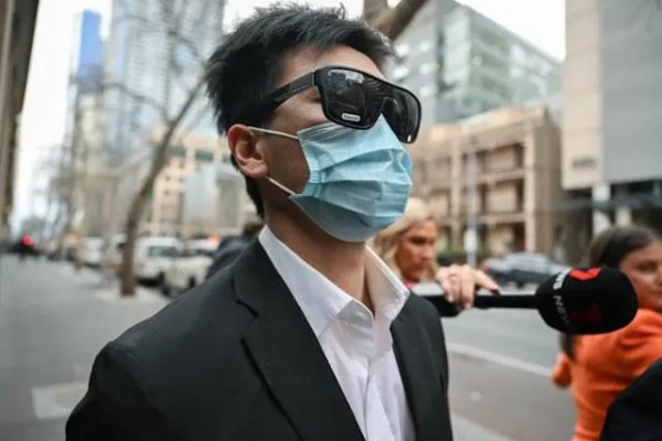 登录入口 澳亚裔大夫躲藏病院女厕偷拍460东谈主？硬盘藏上万视频，还按病东谈主共事经心分类？