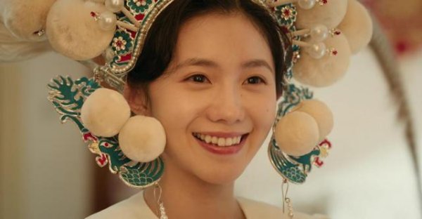 Kaiyun(中国大陆)开云·体育官方网站 32岁章泽天现身欧冠决赛！双臂粗壮抢镜，手腕一块表抵一套房