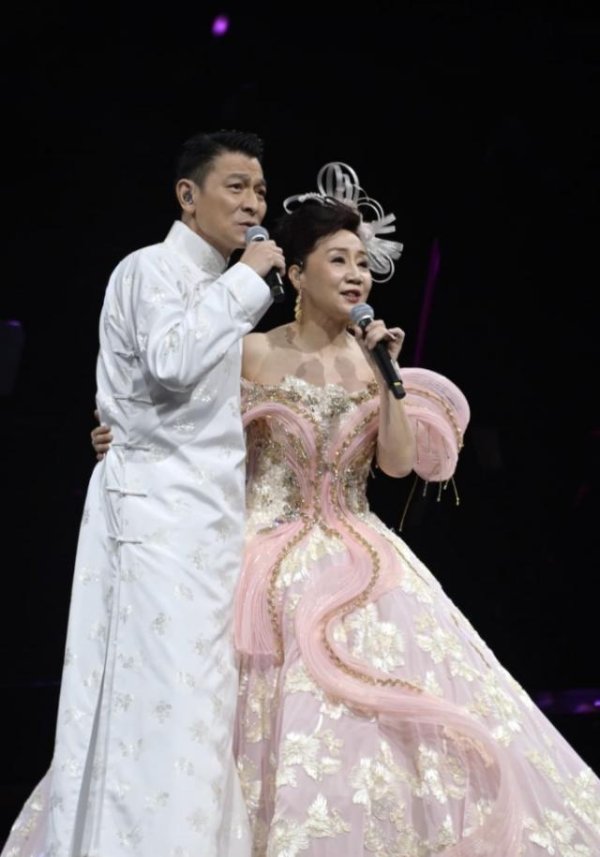登录入口 刘德华空降张德兰演唱会，朱丽倩携14岁男儿刘向蕙低调现身，网友：复刻母亲颜值